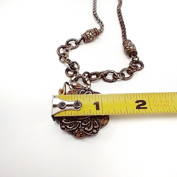 Necklace women's bronze gold tone medallion. Flower with yellow tone. - Picture 7 of 9